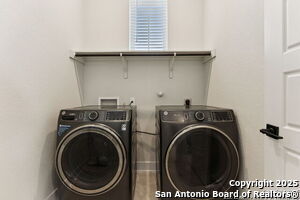 Building Photo - 462 Vamanos