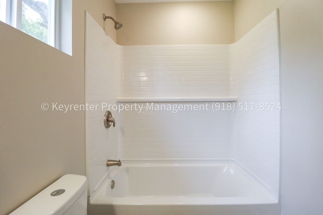 Building Photo - Beautiful Newly Built 3 Bedroom House! Available for Immediate Move in!