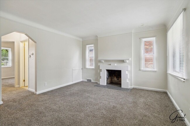 Building Photo - $1,300/month - 3 Bed 1 Bath in Detroit
