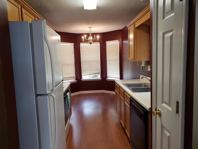 Building Photo - 7805 Shadowland Dr