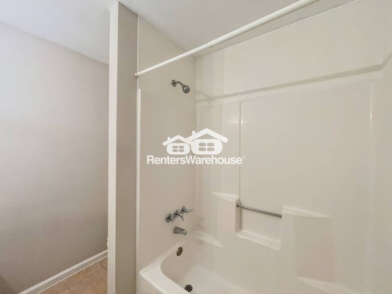 Building Photo - 5913 Chain Bridge Rd