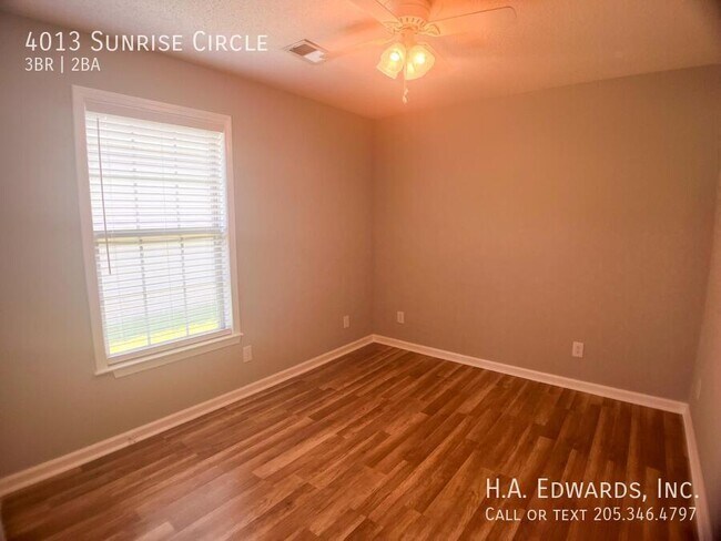 Building Photo - 4013 Sunrise Cir