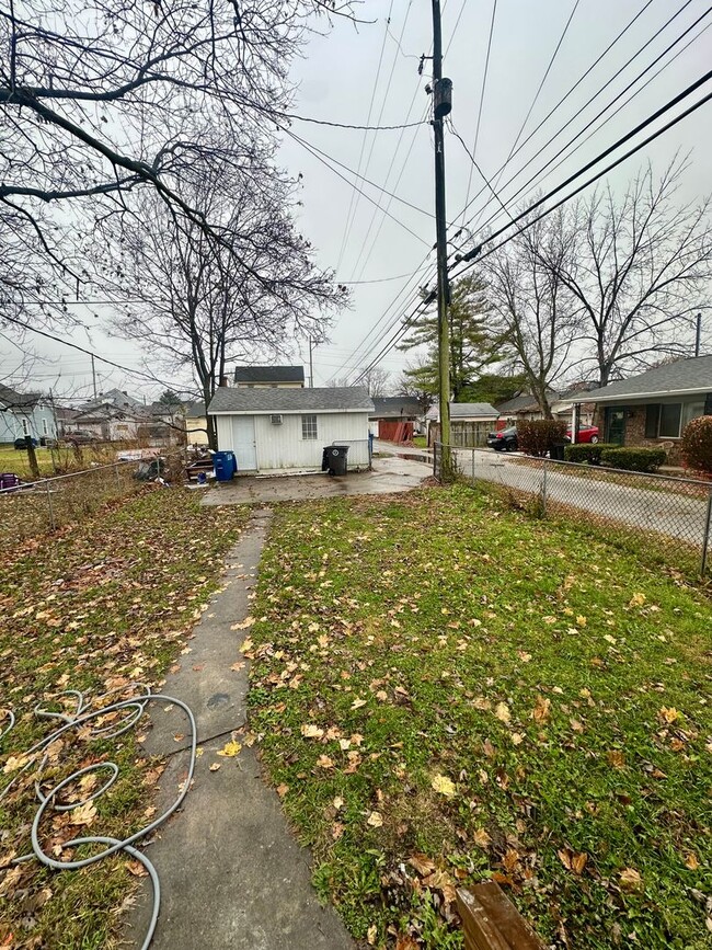 Building Photo - 3 Bedroom, Main Level Primary Bedroom