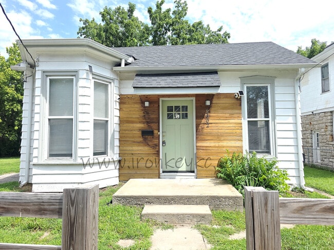 Building Photo - 2602 Essex St