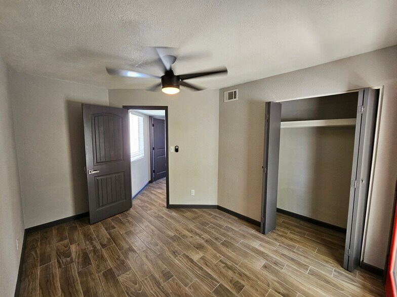 Building Photo - 1766 E Pepper Cir
