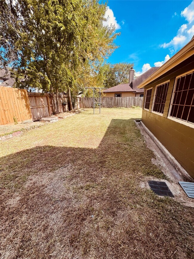 Building Photo - 14810 Rancho Vista Dr