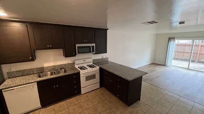 Building Photo - 1116 Evelyn Ln