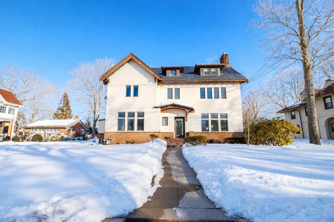 Building Photo - 671 Prospect St