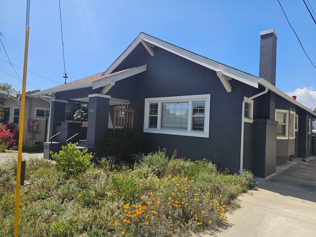 Building Photo - San Leandro Home w/ In-Law Unit: Perfect f...