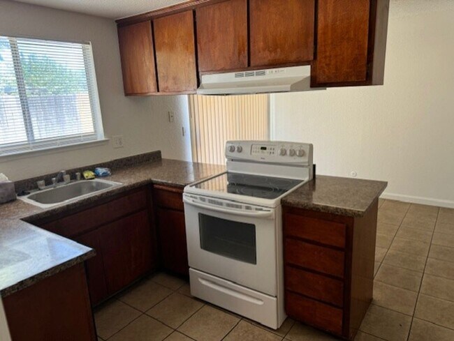 Building Photo - Duplex for Rent in S. Sacramento