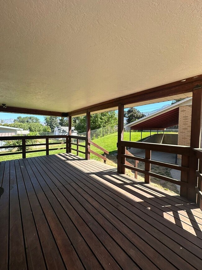 Building Photo - Spacious South Ogden 4 Bed – 2 Kitchens & ...