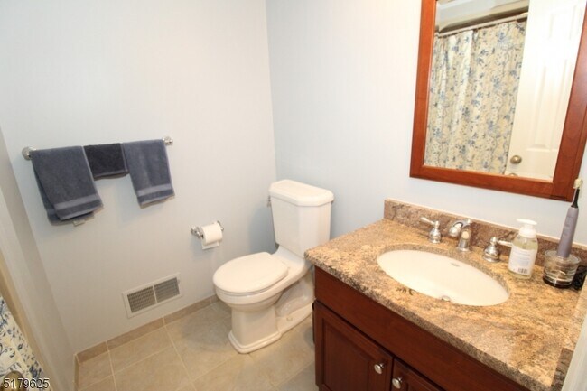 Building Photo - 11 Heritage Dr