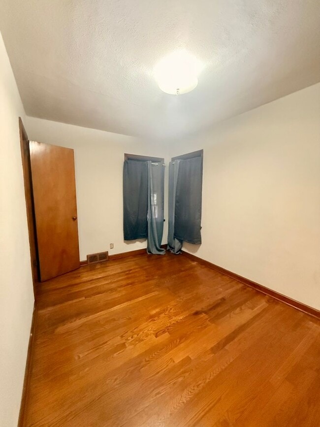 Building Photo - 414 N Johnston Ave