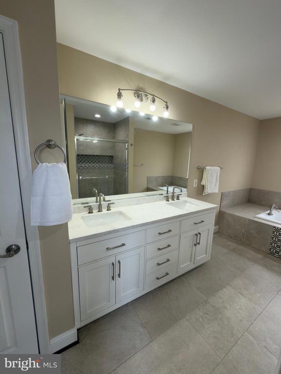 Building Photo - 13580 Den Hollow Ct