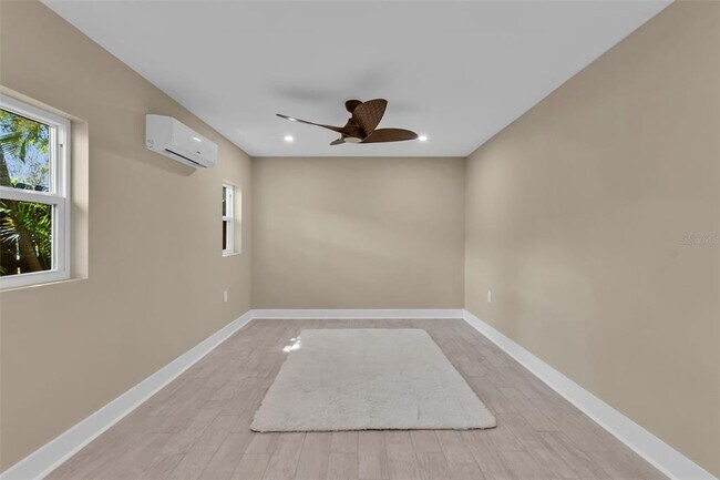 Building Photo - 510 N Osprey Ave