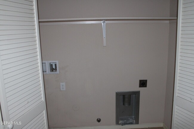 Building Photo - 14561 Jesus Almeida