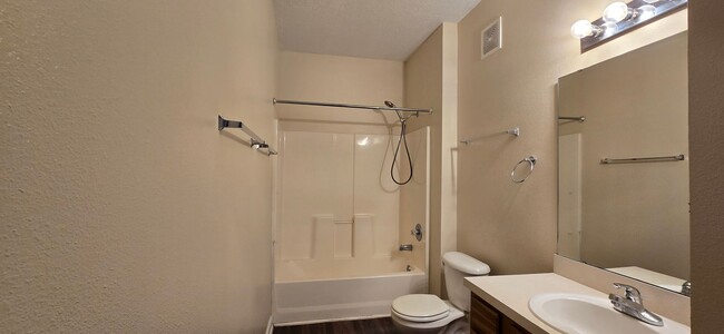 Building Photo - Willow Ridge - Ground Level Condo