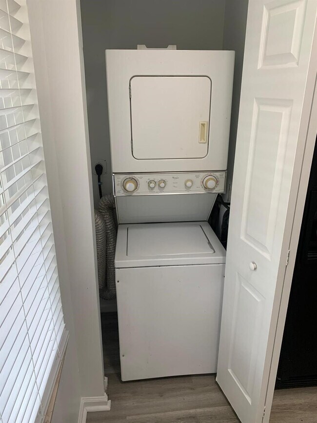 Building Photo - 2663 SW 82nd Ave