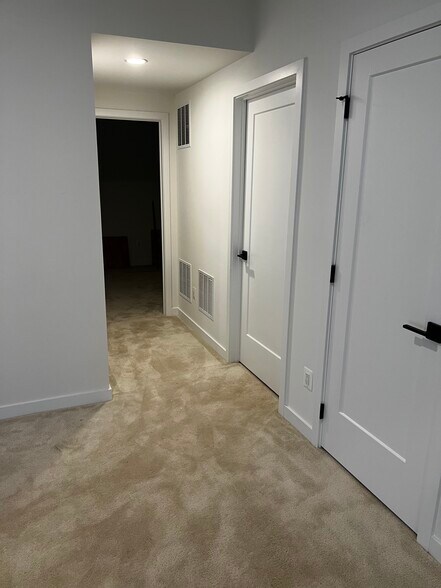 Building Photo - 23502 Parkside Village Cir
