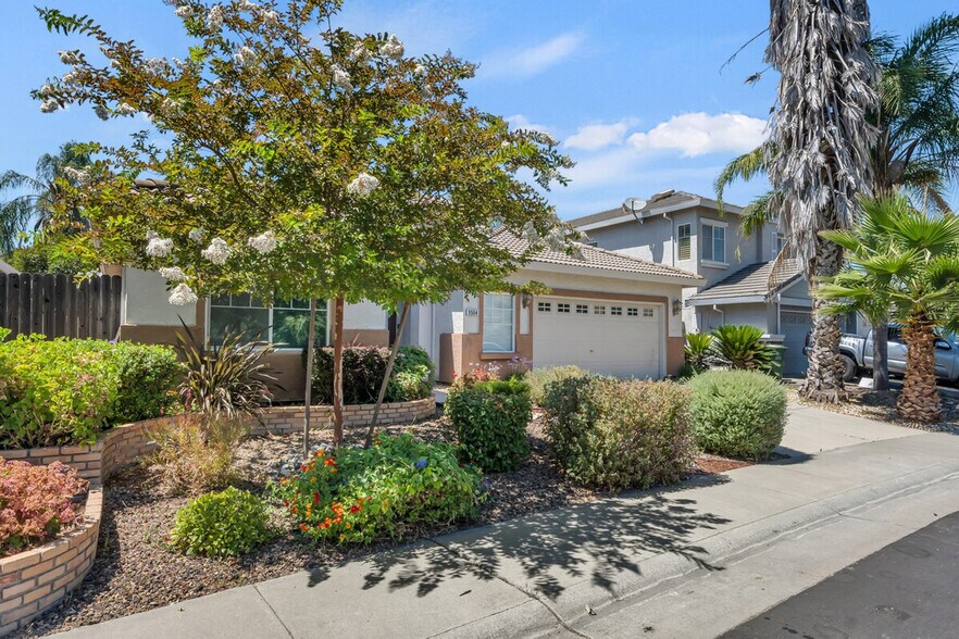 Building Photo - 9363 Willow Pond Cir