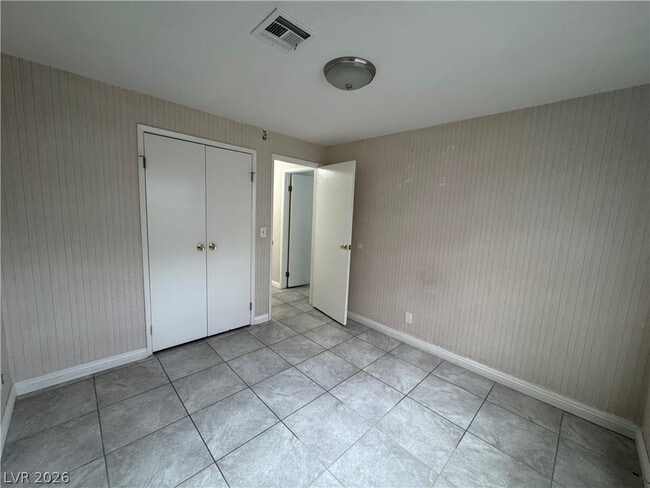 Building Photo - 6209 Meadowlark Ln