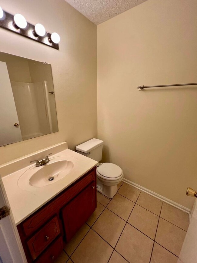 Building Photo - 1BR 1BA Apartment at Venture Point Apt. *Water Included*