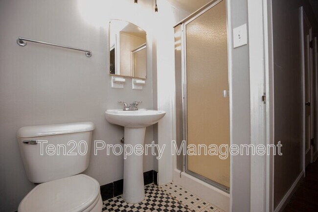 Building Photo - 1706 Wells Dr