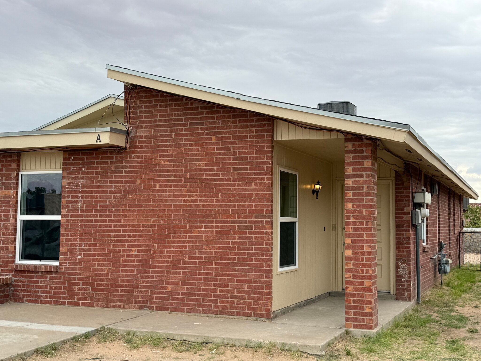 Building Photo - 3512 E Glen Dr