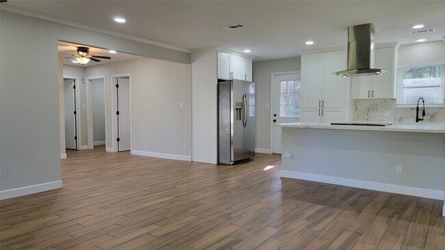 Building Photo - 2200 Joe Rushing Ln