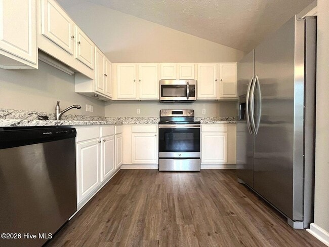 Building Photo - 477 Northwoods Dr