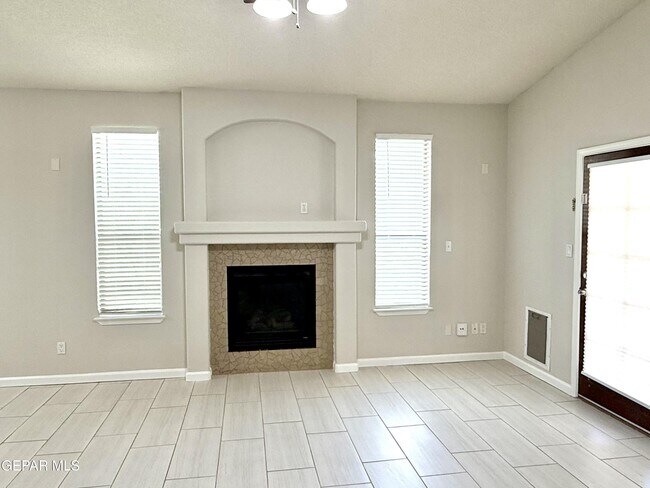Building Photo - 12749 Tierra Salas Dr