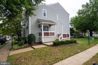 Building Photo - 12887 Grays Pointe Rd