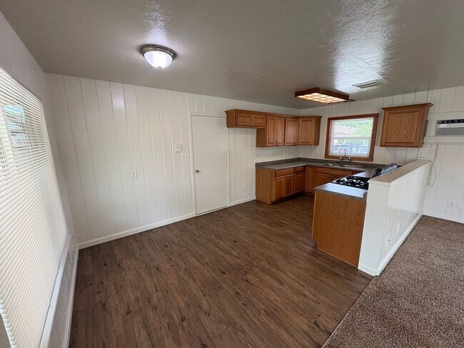 Building Photo - Charming Home for Rent Available Now!
