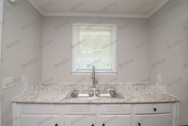 Building Photo - 109 Vanderbilt Cir