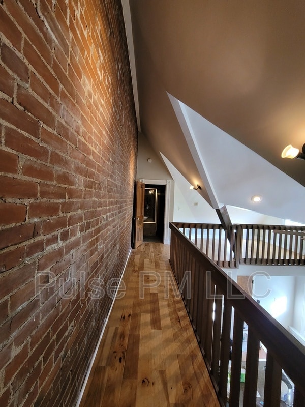 Building Photo - 530 Garrard St