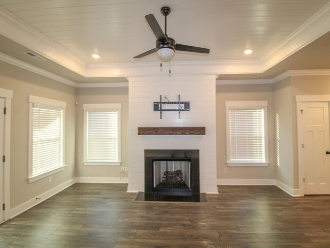 Building Photo - LIKE NEW Home in Natures Cove West in Athe...