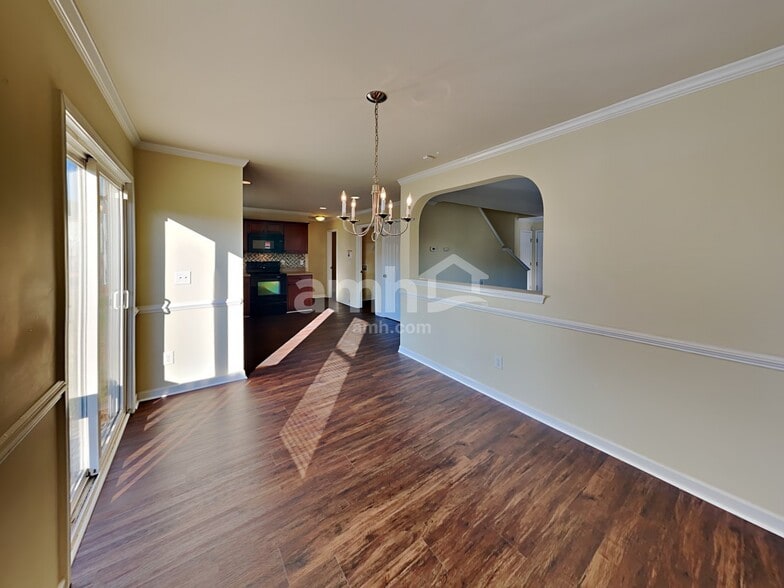 Building Photo - 226 Woodcreek Ln