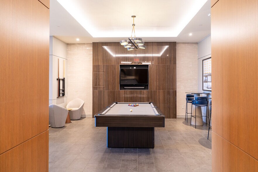 Building Photo - 1211 Van St SE