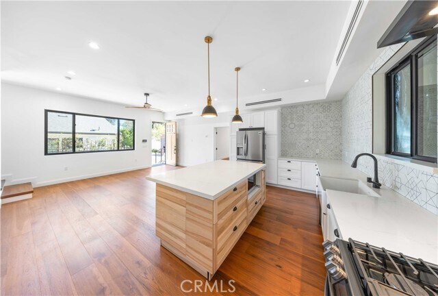 Building Photo - 7503 Hesperia Ave