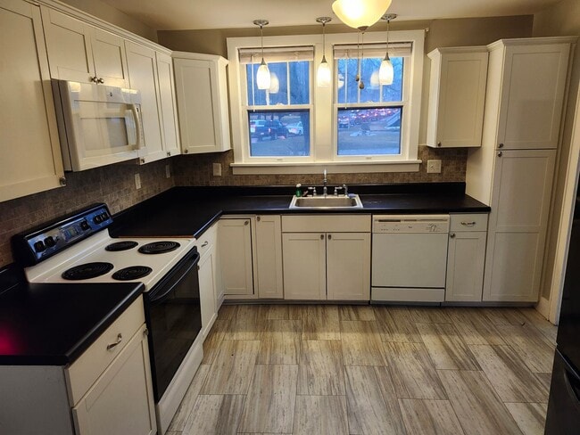 Building Photo - SHORT TERM Single Family 5 BR House in Harrisonburg Available NOW