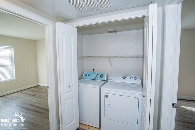 Building Photo - Beautiful & Inviting 3Bdm 2Ba Condo at Tuscan Villas