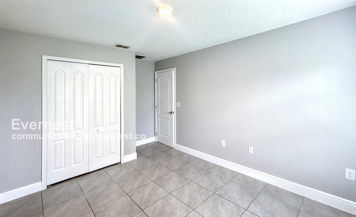 Building Photo - 518 Bristol Cir