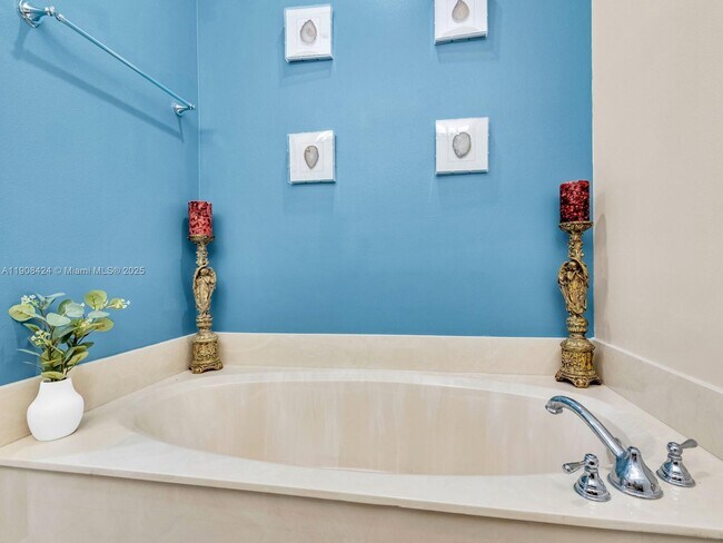 Building Photo - 2249 NE 9th Ave