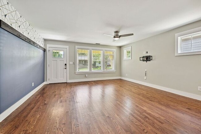 Building Photo - Charming 3BD/2BA Bungalow in Druid Hills!