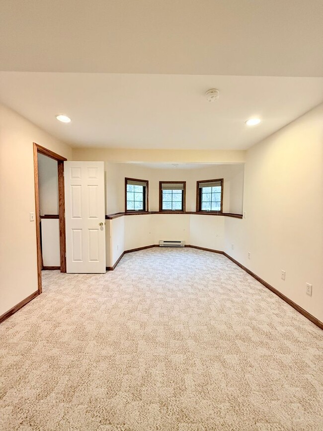 Building Photo - **MOVE-IN SPECIAL** Four Bedroom Home in T...