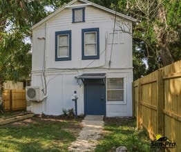Building Photo - 215 Live Oak Ave