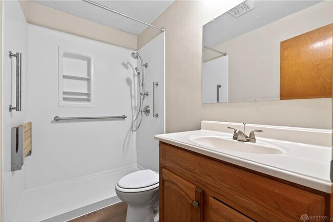 Building Photo - 275 Parker Dr