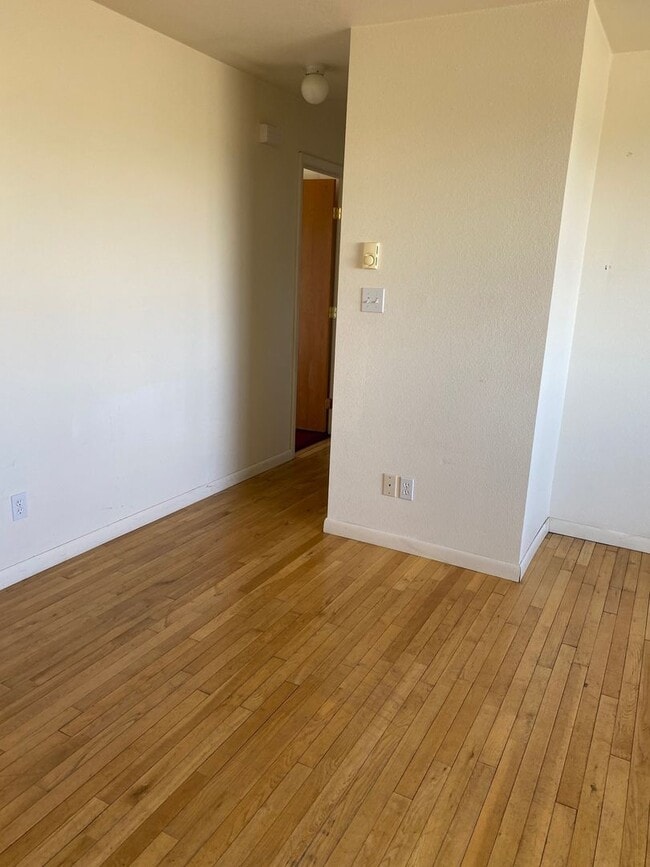 Building Photo - 4407 E Crow Dr