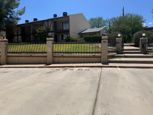 Building Photo - 797 W Mesa Verde Dr