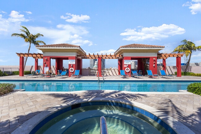 Building Photo - 410 Evernia St